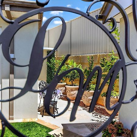 Bed and Breakfast Lavender Manor Bnb Alkimos Екстер'єр фото