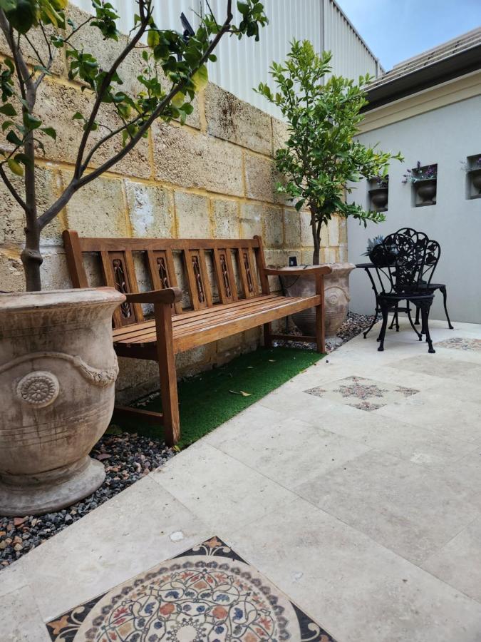 Bed and Breakfast Lavender Manor Bnb Alkimos Екстер'єр фото